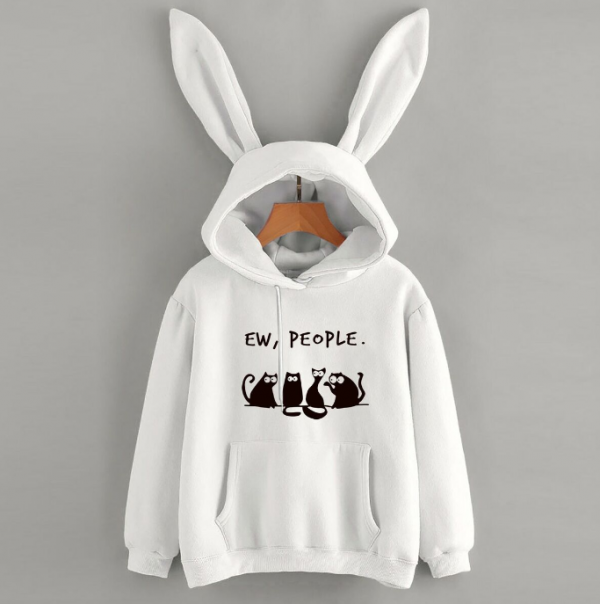 Hoodie dengan print hewan seperti kucing atau kelinci